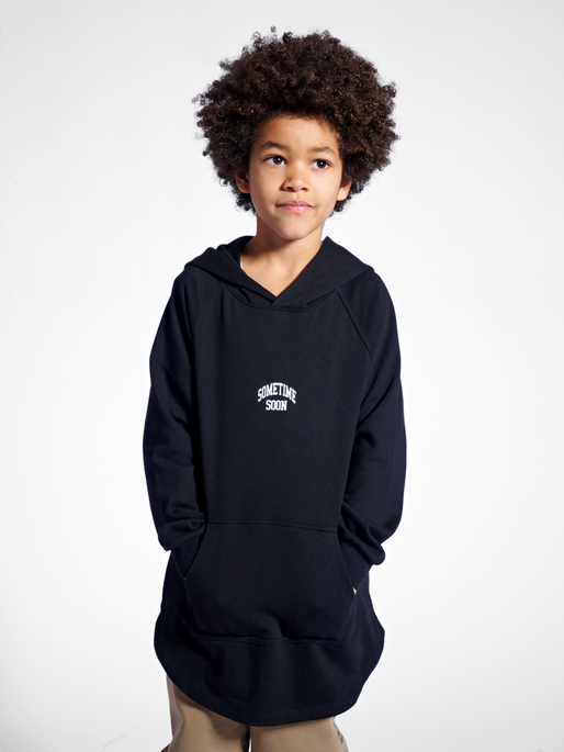 stmCREATION HOODIE, BLACK, model