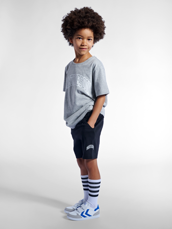 stmOCEAN SHORTS, BLACK, model