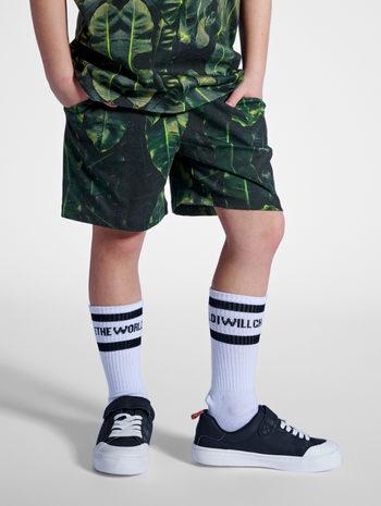 stmCOSTA SHORTS, BLACK, model