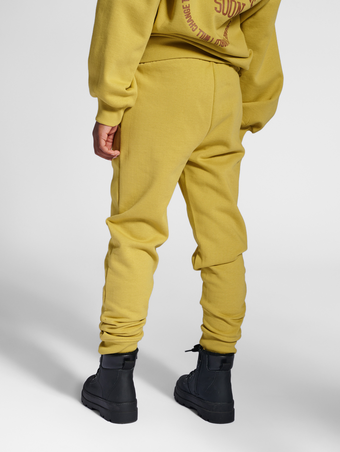 stsLUNA PANTS, ANTIQUE GOLD, model