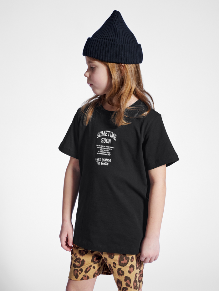 stmDIMAS T-SHIRT S/S, BLACK, model