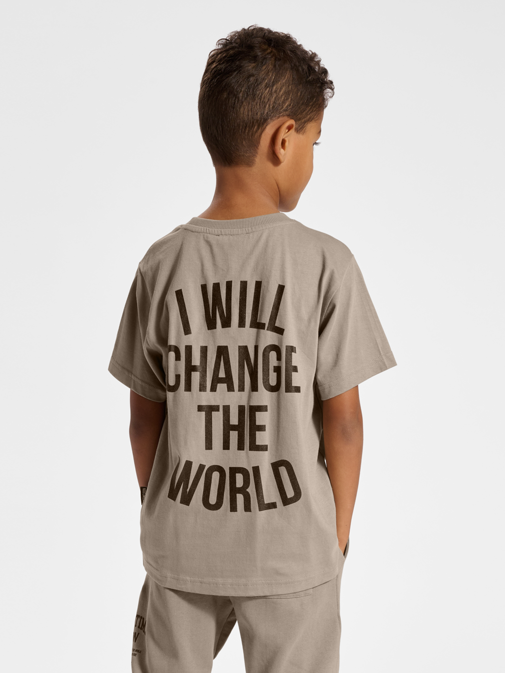 stsREVOLUTION T-SHIRT S/S, ROASTED CASHEW, model